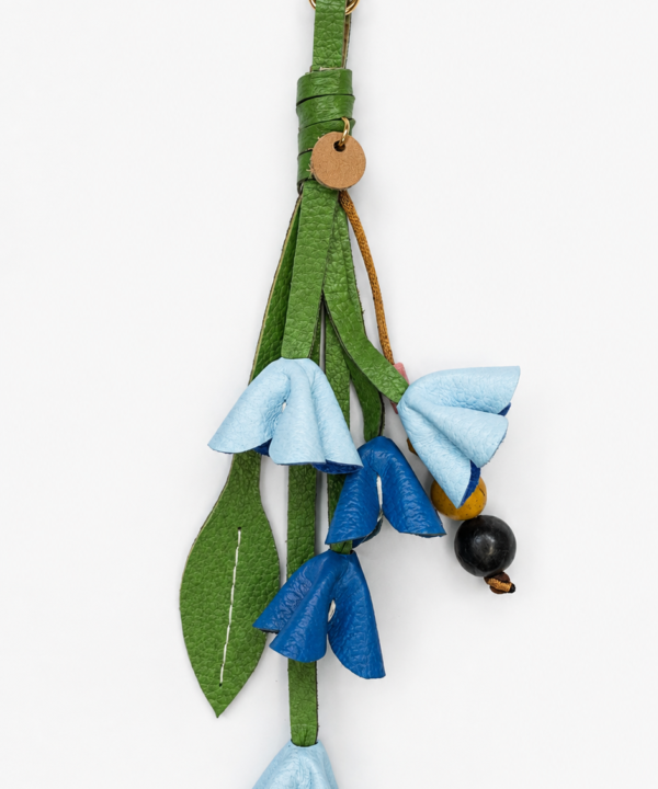Charm floral azul